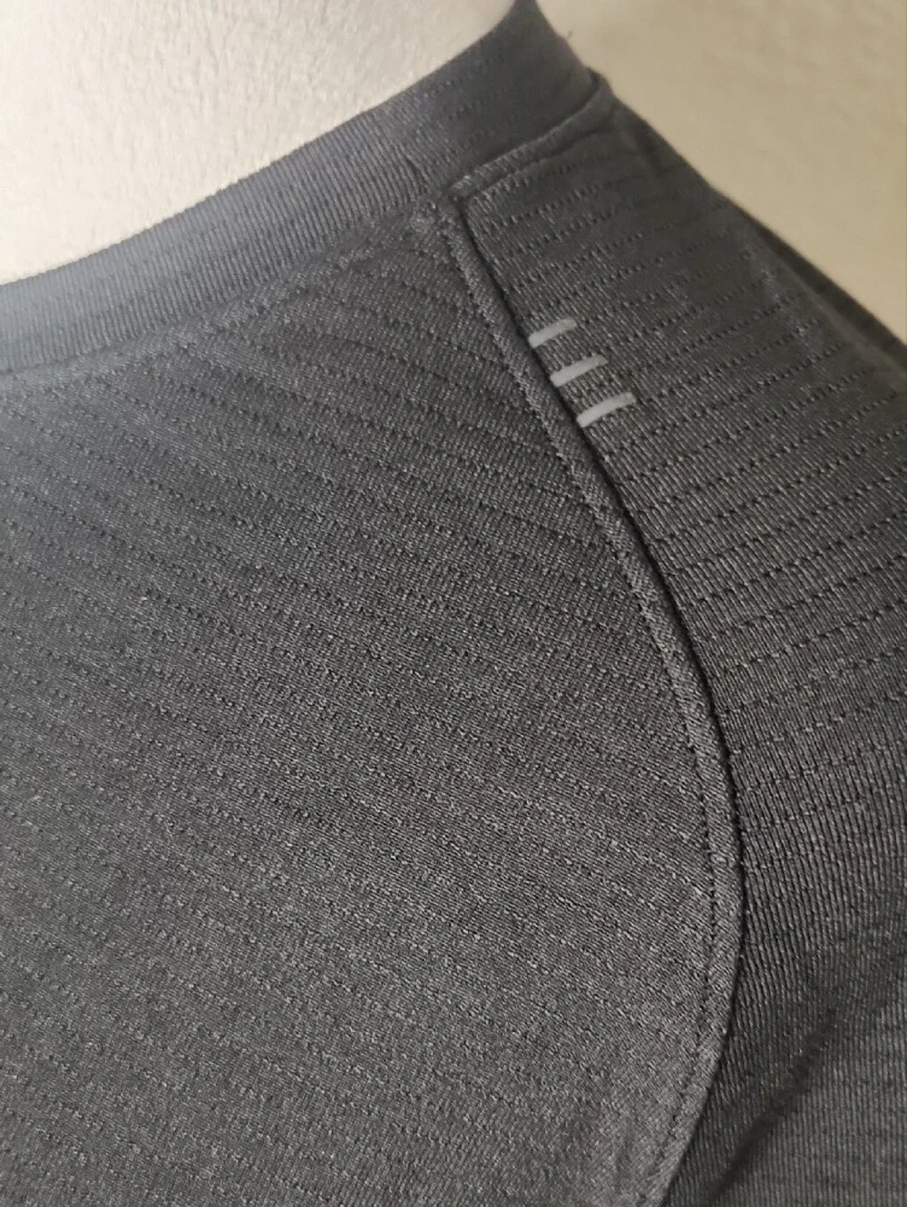 Lululemon Women's Black Crew Neck Short Sleeve High Low Top